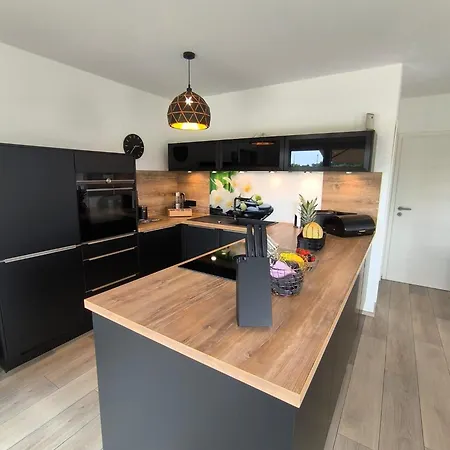 Vulkaneifel -modern -familienfreundlich -terrasse -doppelgarage -ruhiger Lage וילה