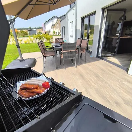 וילה Vulkaneifel -modern -familienfreundlich -terrasse -doppelgarage -ruhiger Lage