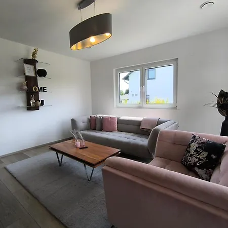 Vulkaneifel -modern -familienfreundlich -terrasse -doppelgarage -ruhiger Lage וילה