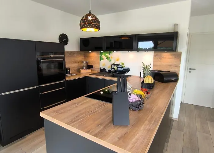 Vulkaneifel -modern -familienfreundlich -terrasse -doppelgarage -ruhiger Lage Villa