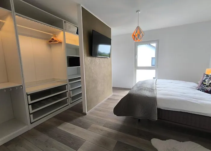 Vulkaneifel -modern -familienfreundlich -terrasse -doppelgarage -ruhiger Lage Villa *