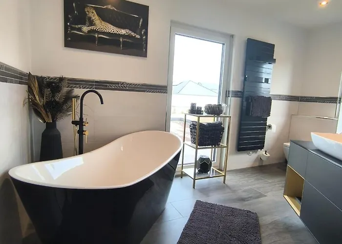 Vulkaneifel -modern -familienfreundlich -terrasse -doppelgarage -ruhiger Lage Villa Darscheid