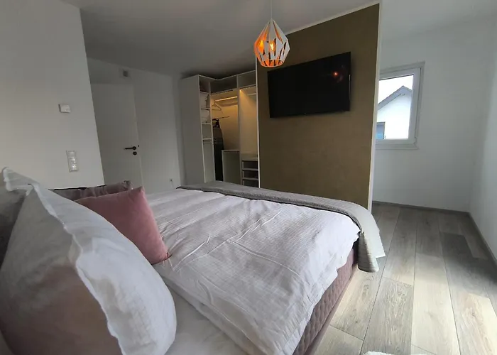 Vulkaneifel -modern -familienfreundlich -terrasse -doppelgarage -ruhiger Lage Villa Darscheid